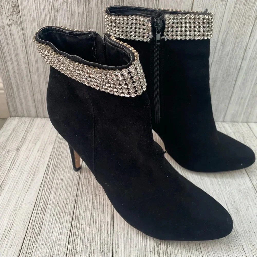 NEW YORK & COMPANY RHINESTONE-CUFF HEEL BOOTIE SIZE 10